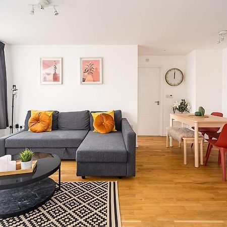Contemporary City Centre Apartment With Parking Бат Экстерьер фото