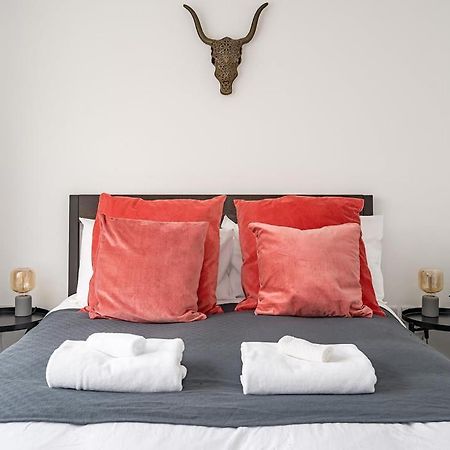 Contemporary City Centre Apartment With Parking Бат Экстерьер фото